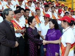 Phó Chủ tịch nước Nguyễn Thị Doan tiếp người hiến máu tiêu biểu năm 2012 - ảnh 1